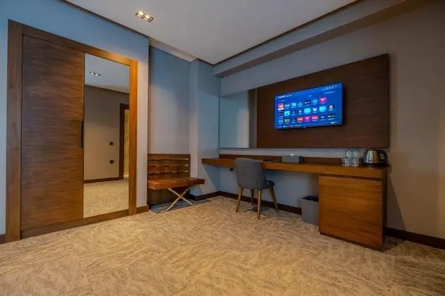 Suite, Kara Manzaralı