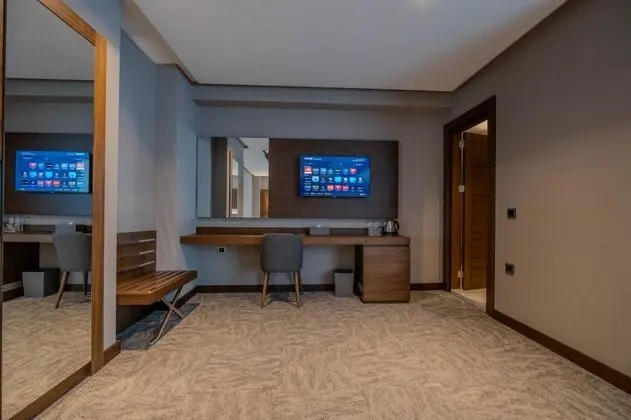 Suite, Kara Manzaralı