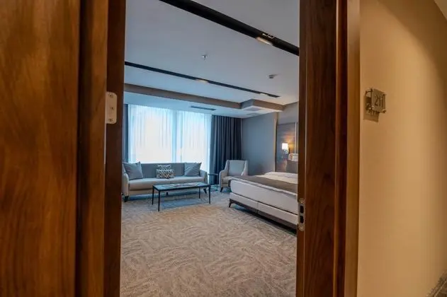 Suite, Kara Manzaralı