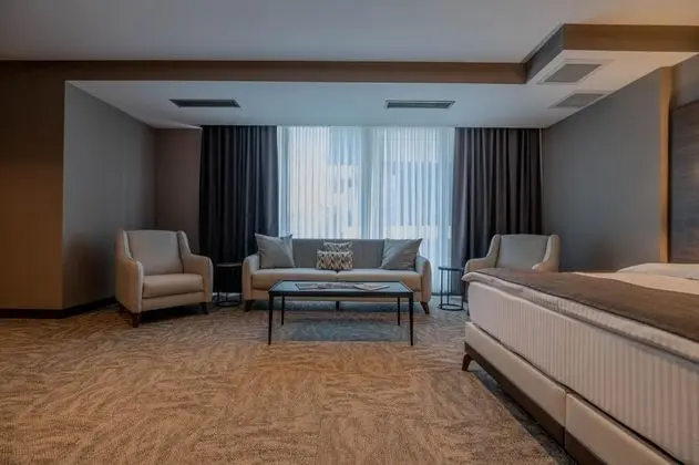 Suite, Kara Manzaralı