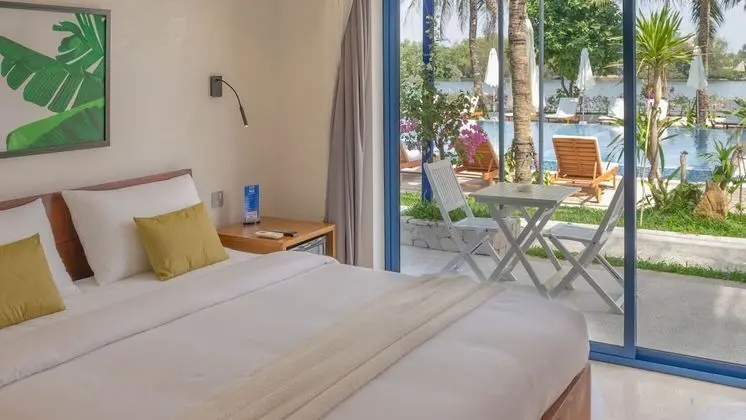 Deluxe Double Room Pool View