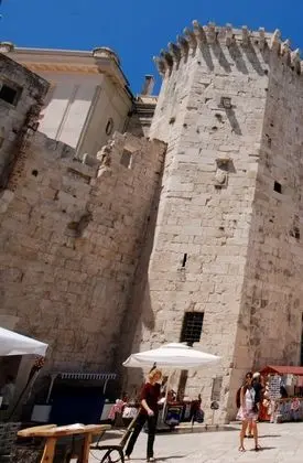 Apart Daire, 1 Büyük (Queen) Boy Yatak