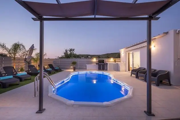 Villa, Kişiye Özel Havuzlu