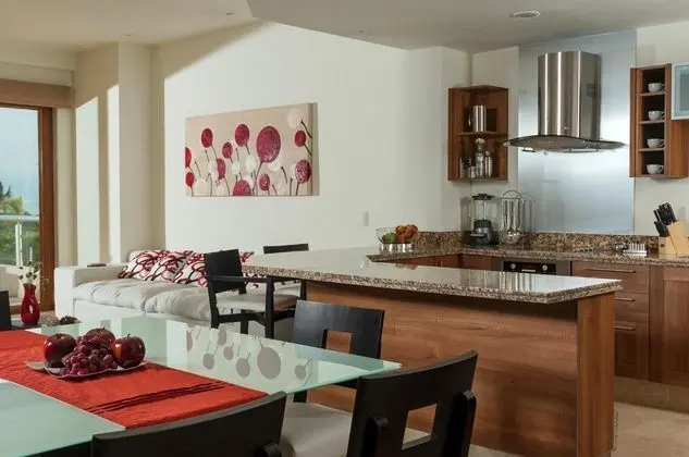 Suit Three Bedrooms
