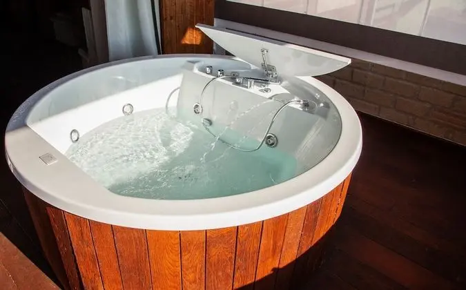 Deluxe Süit, Jakuzi (Legno)