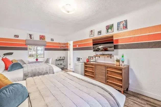 Classic Oda, 2 Büyük (Queen) Boy Yatak