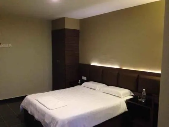 Tek Büyük Yataklı Oda, Penceresiz