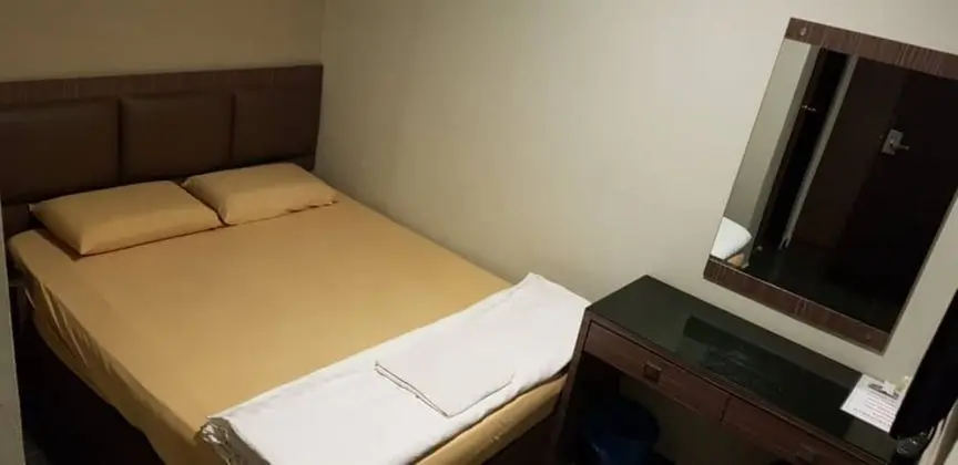 Tek Büyük Yataklı Oda, Penceresiz