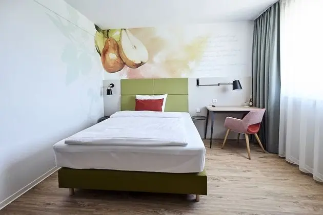 Classic Oda, 1 Büyük (Queen) Boy Yatak