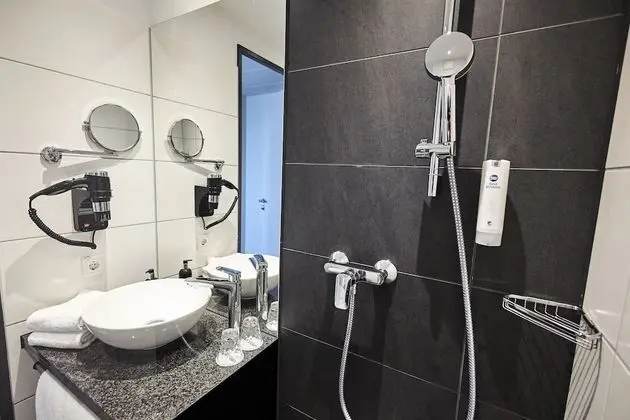 Classic Oda, 1 Büyük (Queen) Boy Yatak