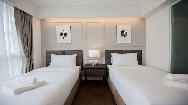 Luxury Oda