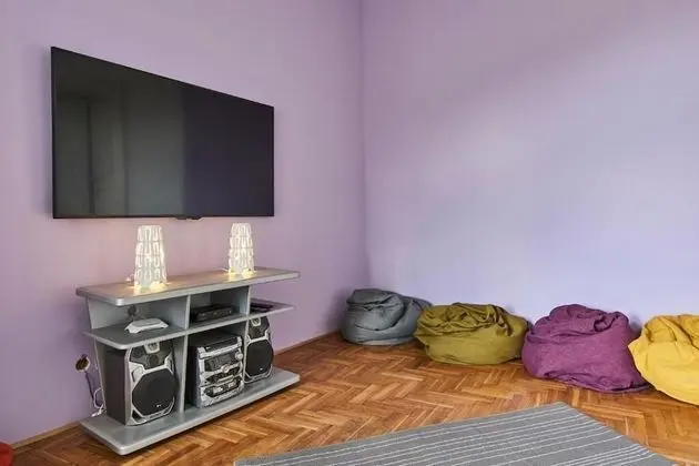 6-Bed Mixed Dormitory Room