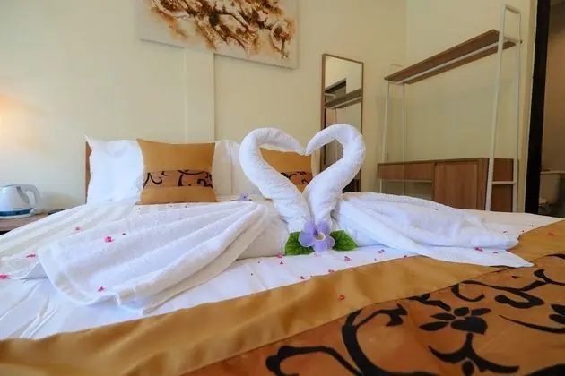Deluxe Tek Büyük Yataklı Oda, 1 Büyük (Queen) Boy Yatak, Sigara İçilmez, Havuz Manzaralı