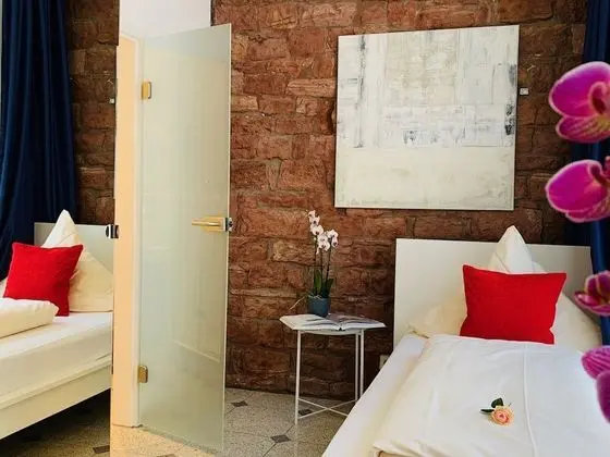 Üç Kişilik Oda