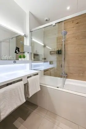 Classic Tek Büyük veya İki Ayrı Yataklı Oda, Küvet