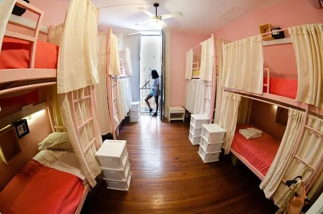 Ortak Ranzalı Oda, Sadece kadınlar için, Ortak Banyo