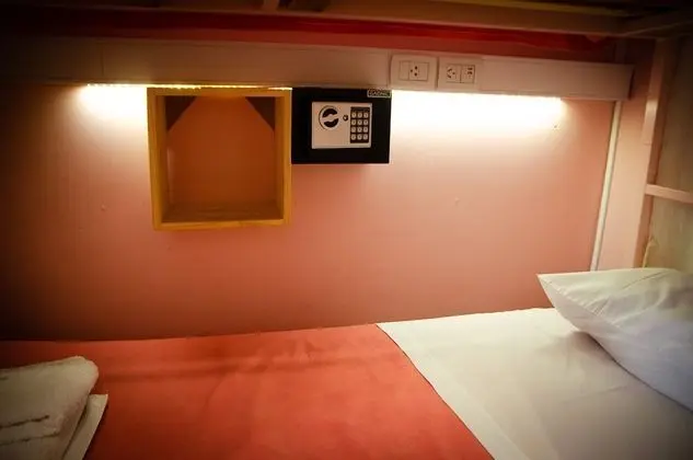 Ortak Ranzalı Oda, Sadece kadınlar için, Ortak Banyo