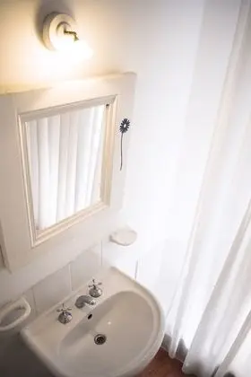Tek Büyük Yataklı Oda, Ortak Banyo