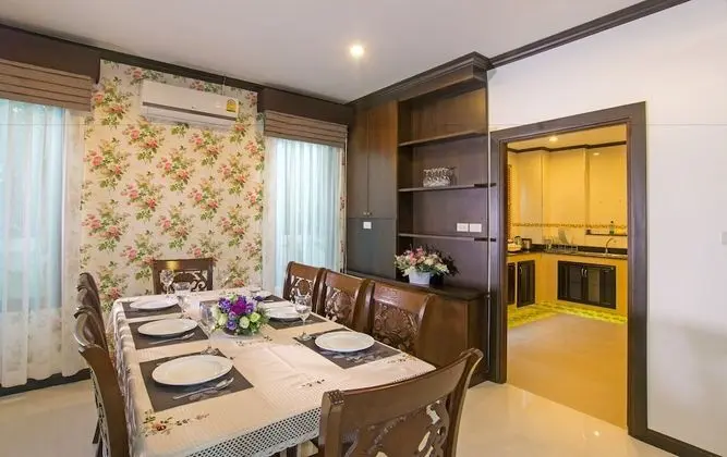 3 bedrooms Luxury Villa
