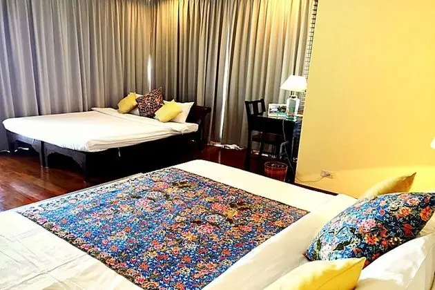 Courtyard with Triple Bed