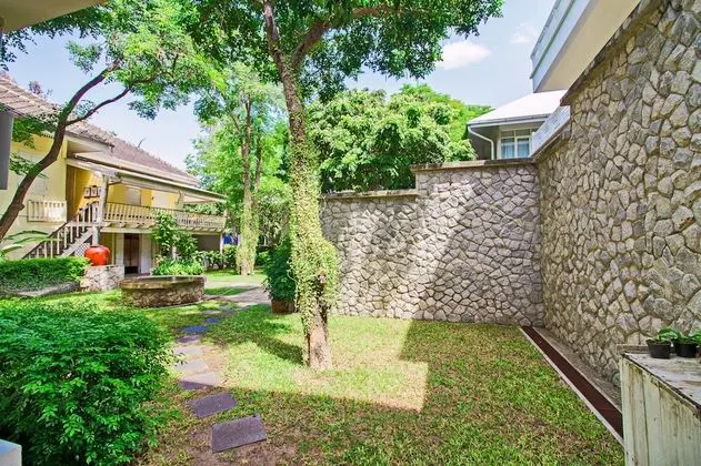 Courtyard with Triple Bed