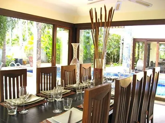 4 Bedrooms Villa
