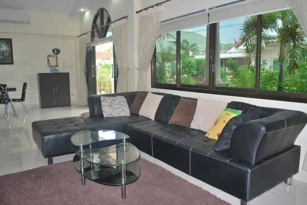4 Bedrooms House