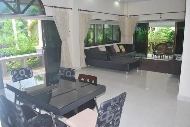 4 Bedrooms House