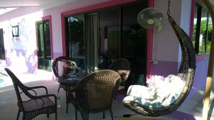 4 Bedrooms House