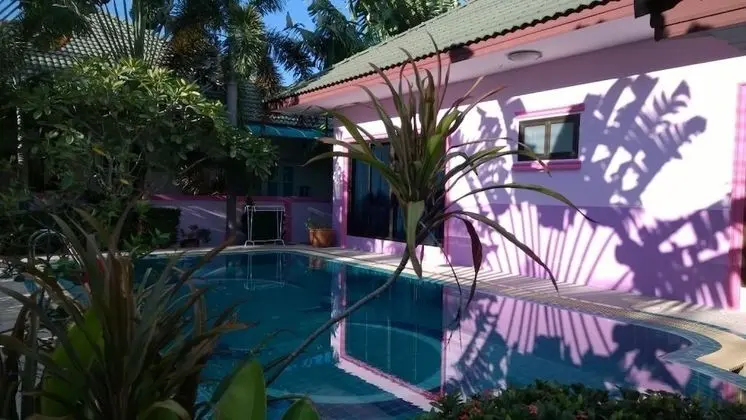 4 Bedrooms House