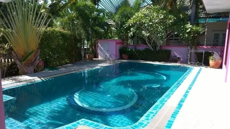 4 Bedrooms House