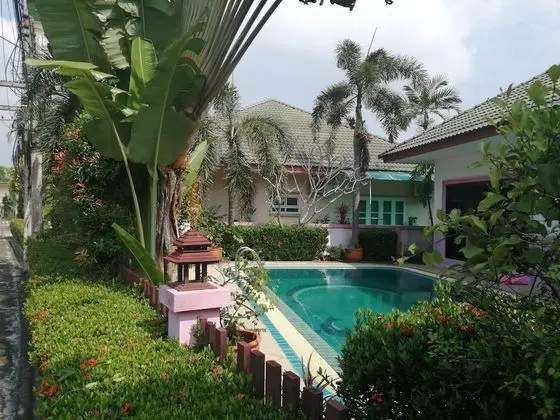 4 Bedrooms House