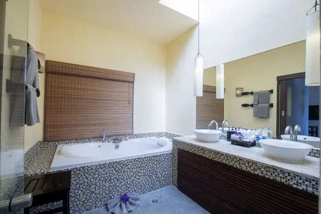 Deluxe Villa (1 Way Airport Transfer)