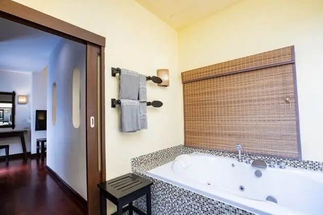 Deluxe Villa (1 Way Airport Transfer)