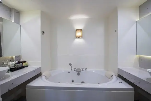 Superior Room (1 Way Airport Transfer)