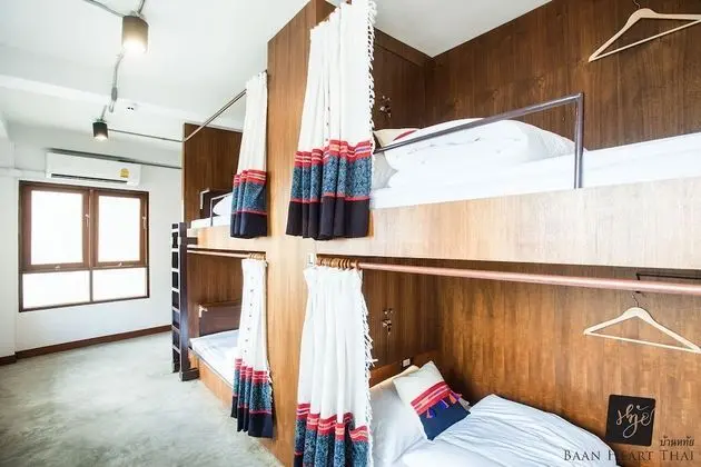 12-Bed Mixed Dormitory With Shared Bathrooms