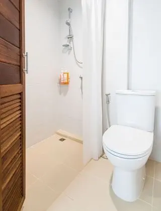 12-Bed Mixed Dormitory With Shared Bathrooms