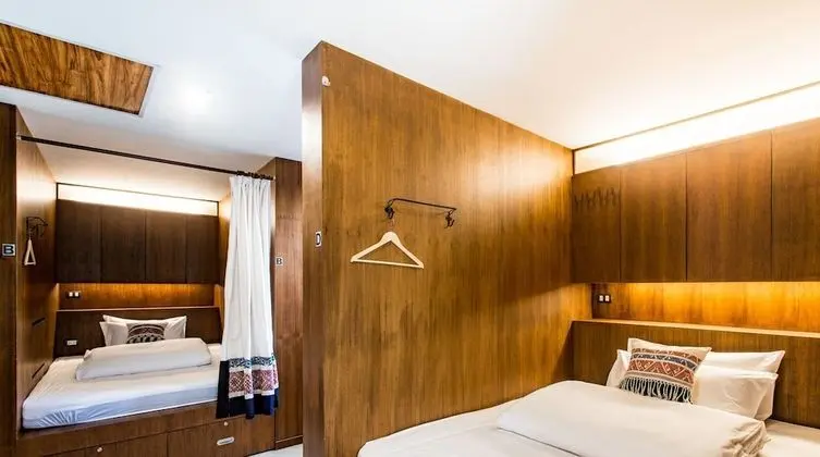 5-Queen Cabin Bed Mixed Dormitory With Shared Bathrooms
