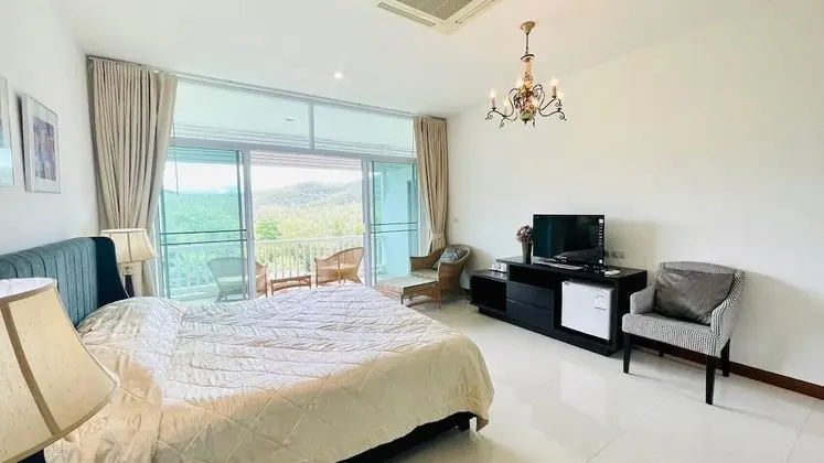 Standard Room with Mountain View
