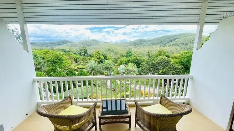 Standard Room with Mountain View