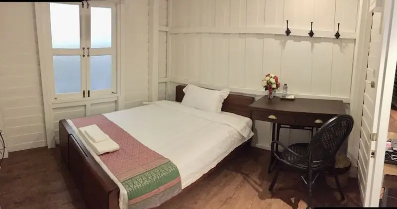 Single Room (shared Bathroom)