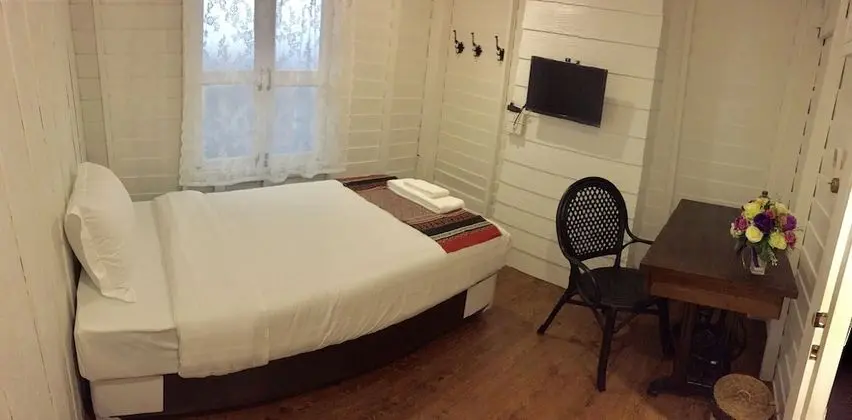 Single Room (shared Bathroom)