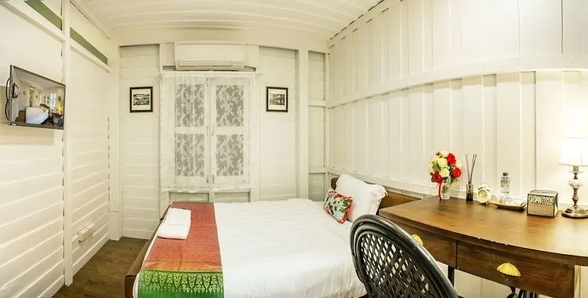 Single Room (shared Bathroom)