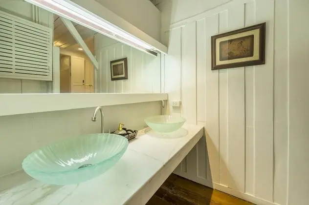 Single Room (shared Bathroom)