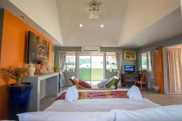 Penthouse Suite with Kitchen