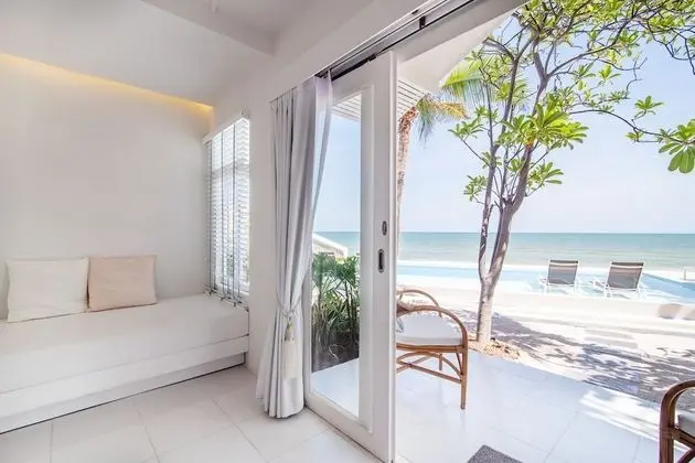 One Bedroom Beachfront Pool access