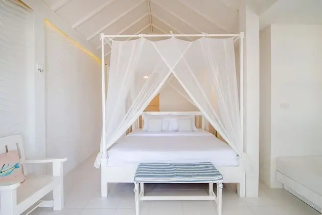 One Bedroom Beachfront Pool access