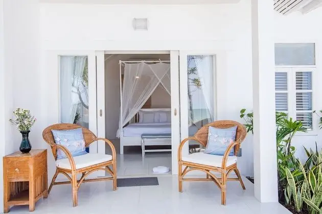 One Bedroom Beachfront Pool access