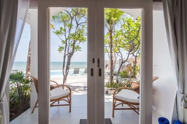 One Bedroom Beachfront Pool access