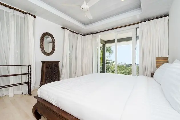 6-Bedroom Villa